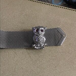 Stylish Silver Mesh Bracelet with Owl Design
